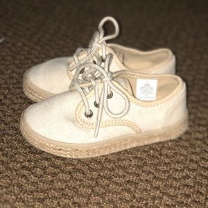 Old Navy Canvas shoe